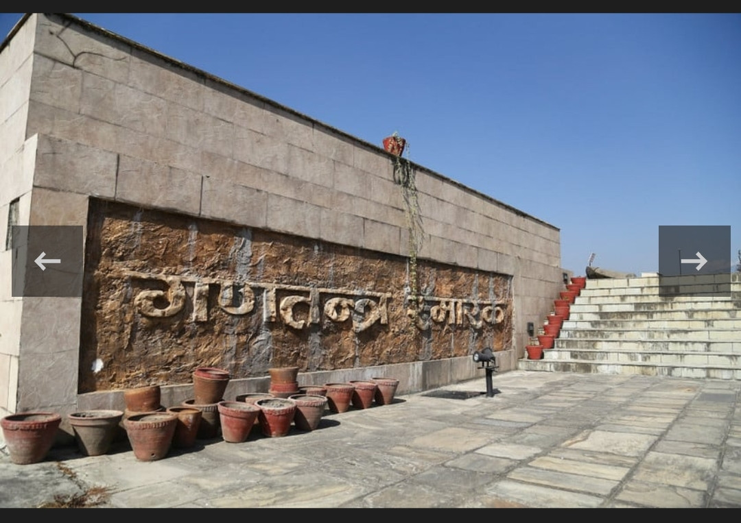 गणतन्त्र झल्को दिने नारायणहिटी परिसरभित्र गणतन्त्र स्मारक