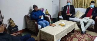 अध्यक्ष नेपालसँग प्रचण्ड र ओलीको भेट