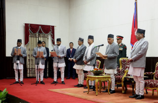 नवनियुक्त मन्त्रीहरूको शपथ ग्रहण
