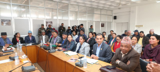 परिवर्तित राजनीतिक परिस्थितिबारे प्रधानमन्त्री प्रचण्डको ब्रिफिङ