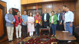 अध्यक्ष प्रचण्डद्वारा ‘साहसी युवा’ चणिकलाल तामाङलाई सम्मान