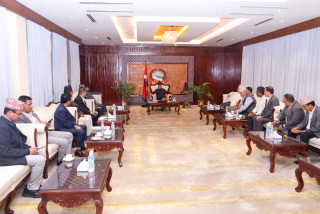 सरकार सय दिनमा भ्रष्टाचारी बचाउन मात्रै केन्द्रितः प्रचण्ड