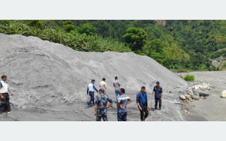 वर्षायाममा पनि कालीगण्डकीमा अवैध दोहन